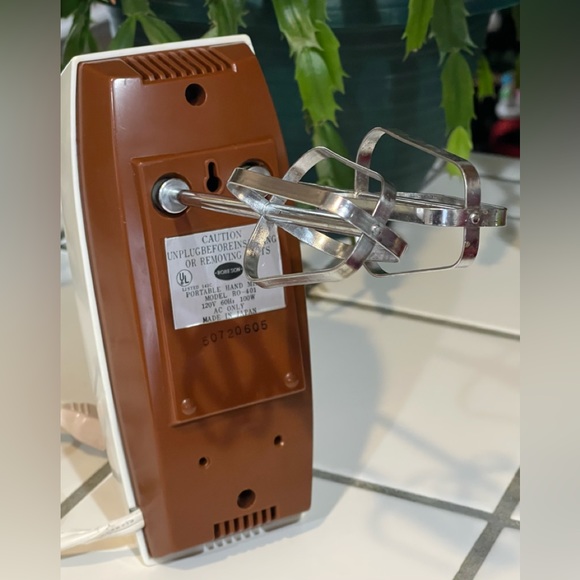 Vintage Handheld Mixer - Picture 9 of 9